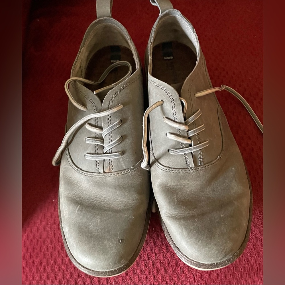Ladies leather lace ups.